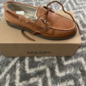 Sperry Women's Conway Boat Sahara size 6. New in box